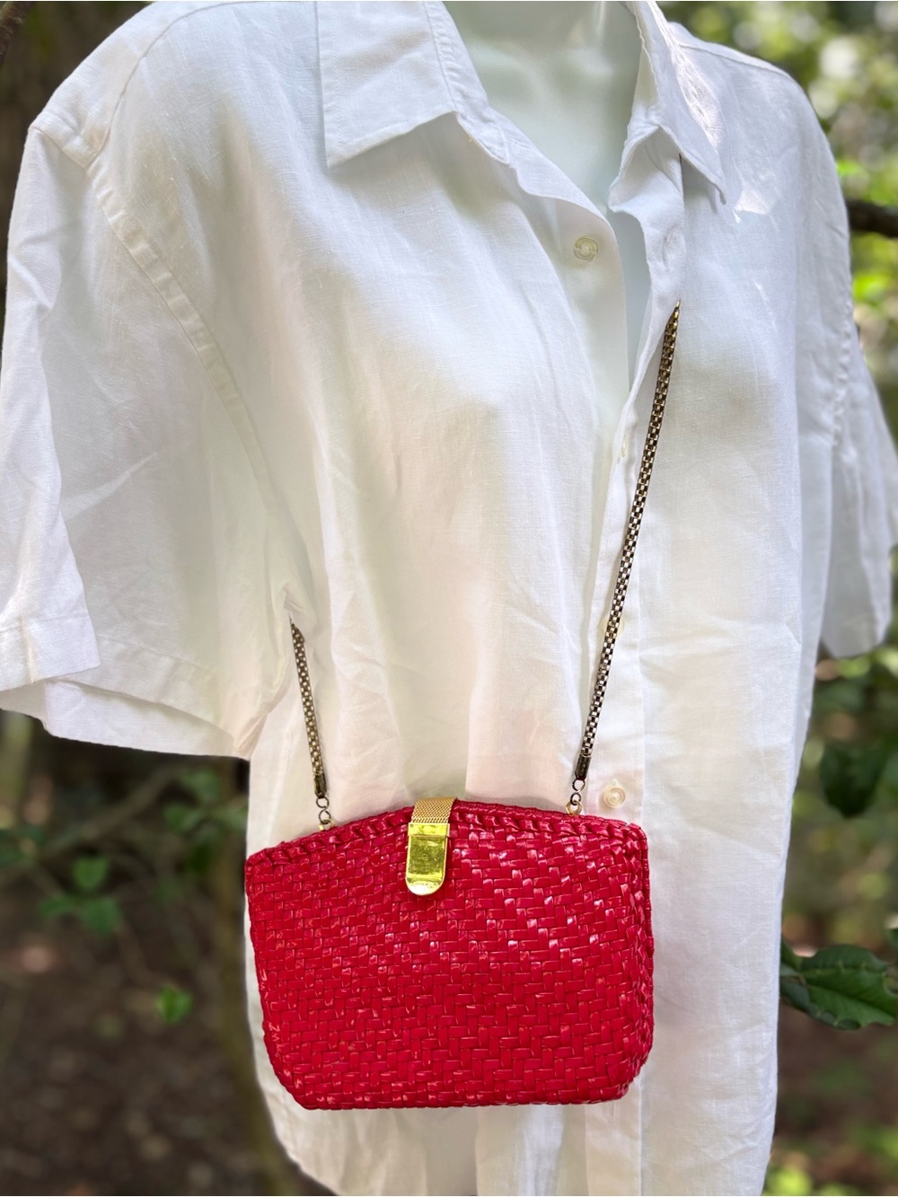 Vintage Red Woven Crossbody Bag with Gold Chain - Picture 7 of 7